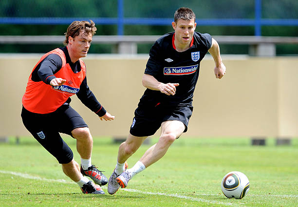 背后反映了 背后反映了